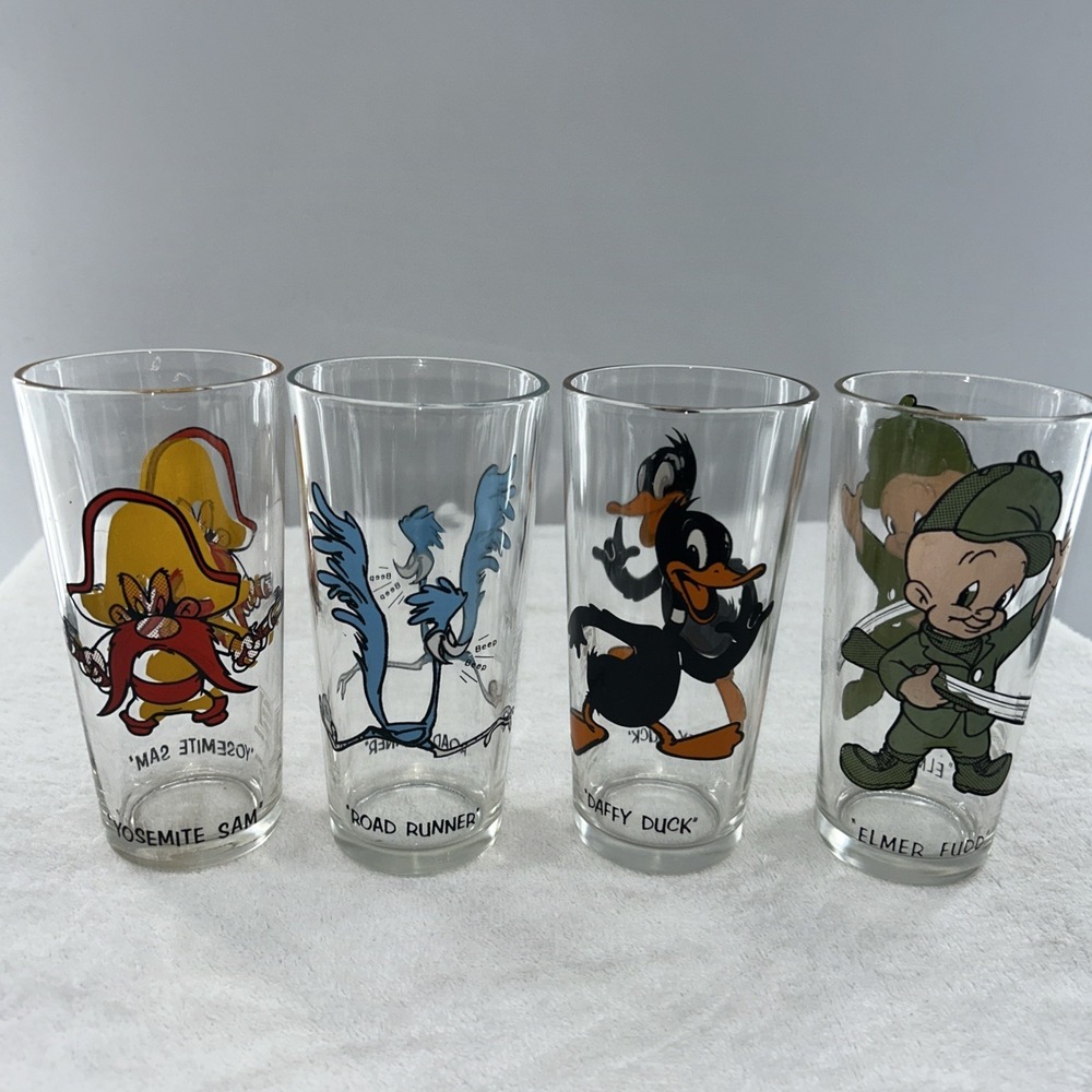 GLASS COLLECTORS Lot of 4 Vintage 1973 Warner Brothers Looney Tunes Pepsi